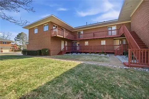 1213 Foursome Ln, Virginia Beach, VA 23455
