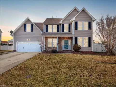 102 Lakes Edge Dr, Suffolk, VA 23434