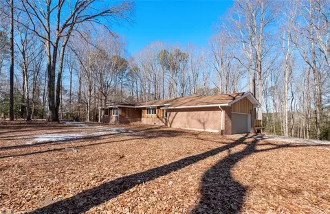 19126 Carys Bridge Rd, Capron, VA 23829