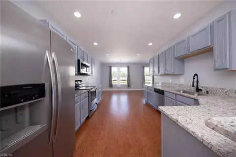 150 Hemisphere Cir, Newport News, VA 23601