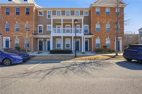215 Waterside Dr #20, Hampton, VA 23666