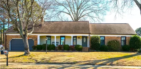 1221 Grenadier Dr, Chesapeake, VA 23322