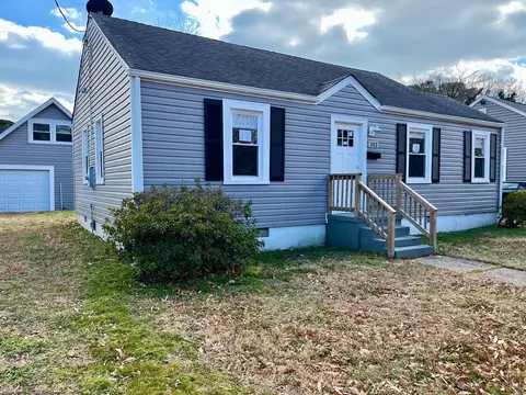 Exterior - 2112 E Pembroke Ave, Hampton, VA 23664 photo 2 of 3