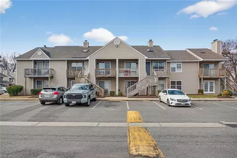 206 Lantana Ln #B, Hampton, VA 23669