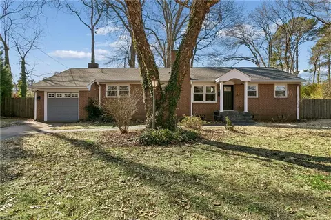 12 Wilson Cir, Newport News, VA 23606