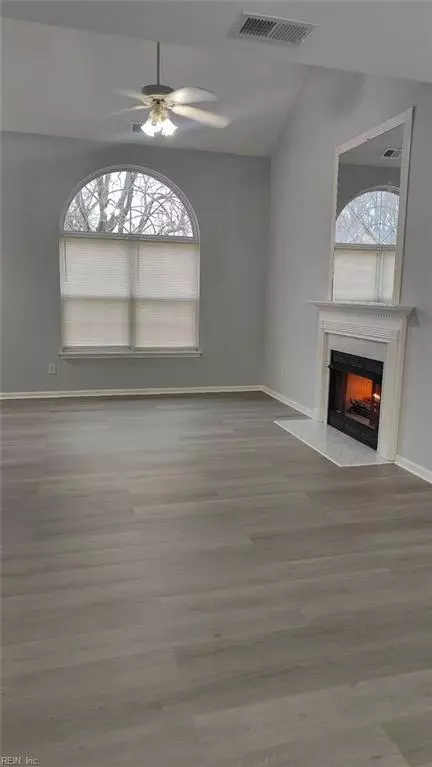 Living - 6801 Ivanhoe Ct, Suffolk, VA 23435 photo 3 of 4