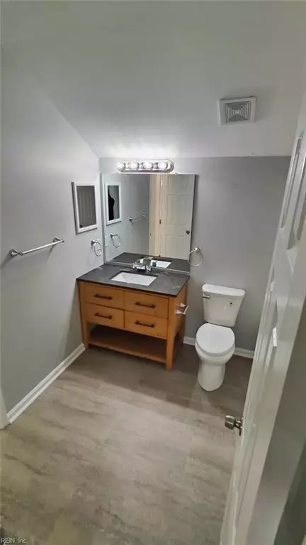 Bath - 6801 Ivanhoe Ct, Suffolk, VA 23435 photo 8 of 8