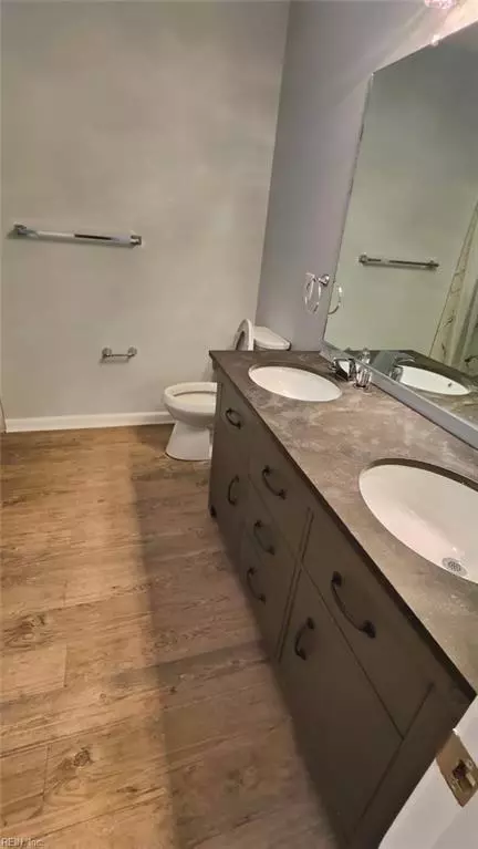 Bath - 6801 Ivanhoe Ct, Suffolk, VA 23435 photo 3 of 8