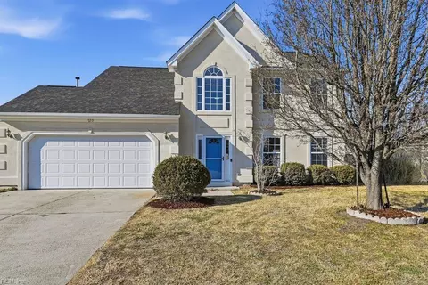720 Indian Cedar Dr, Chesapeake, VA 23320