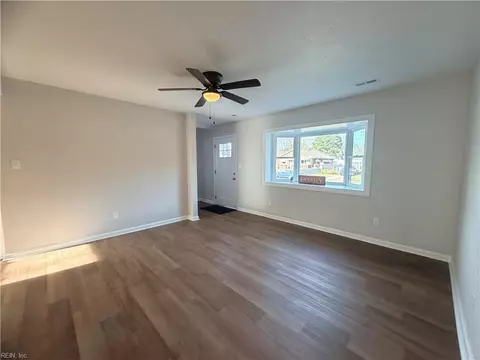 615 Gary Ln, Hampton, VA 23661