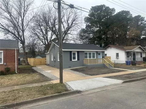 16 Neville St, Portsmouth, VA 23701