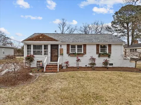 1445 Boxwood Dr, Chesapeake, VA 23323