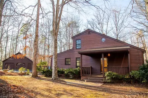 995 Apple Grove Rd, Mineral, VA 23117