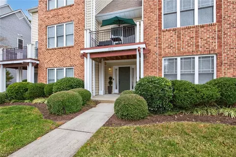 993 Hollymeade Cir, Newport News, VA 23606