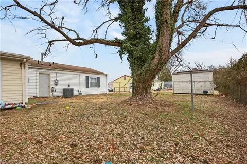 Exterior - 16 Marldale Dr, Hampton, VA 23666 photo 2 of 3