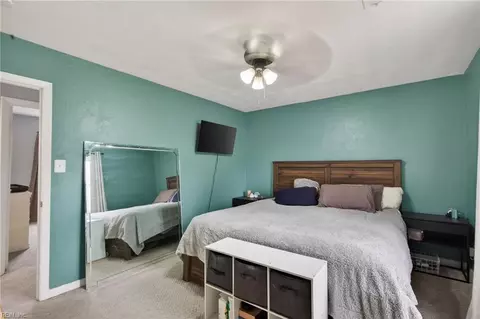 Bedroom - 16 Marldale Dr, Hampton, VA 23666 photo 4 of 6