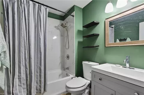Bath - 16 Marldale Dr, Hampton, VA 23666 photo 2 of 2