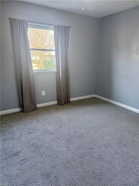 Bedroom - 16 Marldale Dr, Hampton, VA 23666 photo 5 of 6