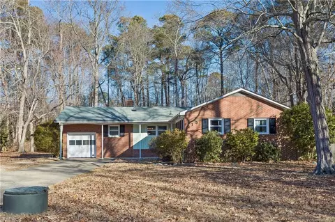 215 Hodges Cove Rd, Yorktown, VA 23692