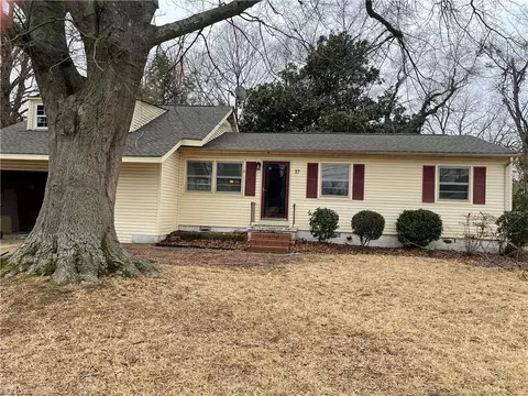 17 Northwood Dr, Hampton, VA 23661
