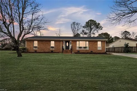 5724 Craneybrook Ln, Portsmouth, VA 23703