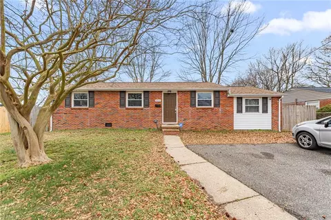 2000 Egger Cir, Hampton, VA 23663