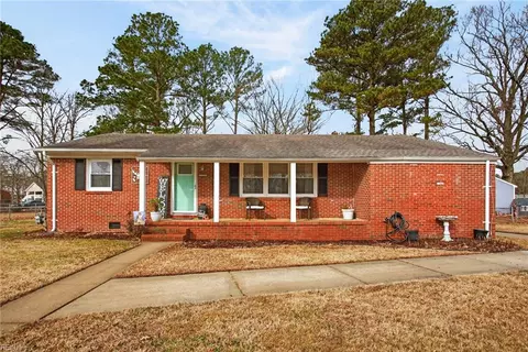 126 W Royce Dr, Chesapeake, VA 23322