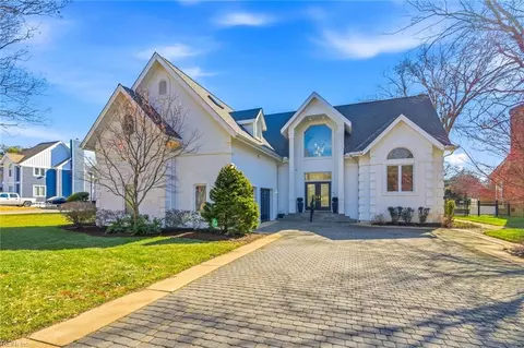 417 Croatan Hills Dr, Virginia Beach, VA 23451