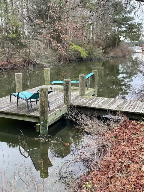 105 Glenn Cv, Seaford, VA 23696