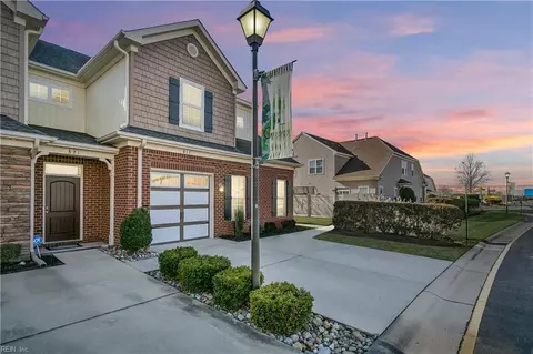 817 Harvest Green Ln, Chesapeake, VA 23320