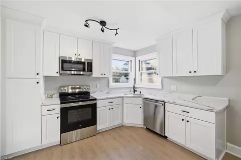 305 Bobby Jones Dr, Portsmouth, VA 23701