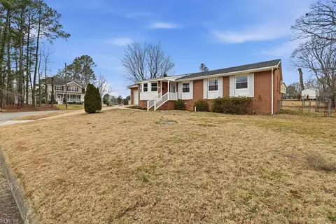 76 Linda Dr, Newport News, VA 23608