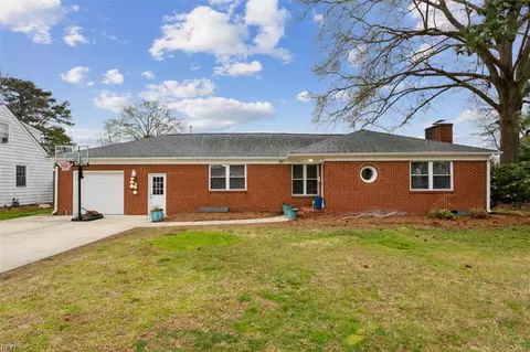 122 Chichester Ave, Hampton, VA 23669
