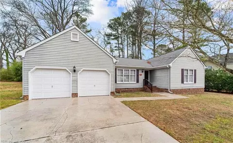 102 Meredith Ln, Yorktown, VA 23692