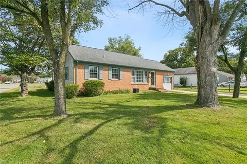 806 Carnation Dr, Newport News, VA 23608