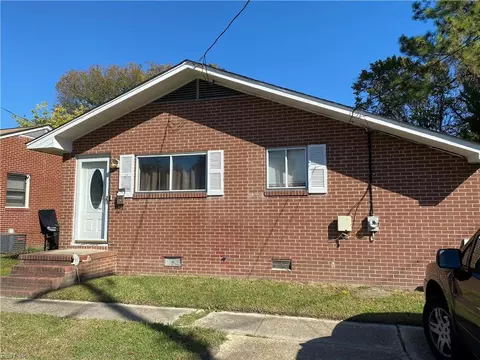 14 Henderson Ln, Hampton, VA 23663