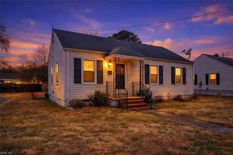 40 Crestwood Cir, Hampton, VA 23669
