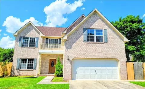 828 Shadowberry Crst, Chesapeake, VA 23320