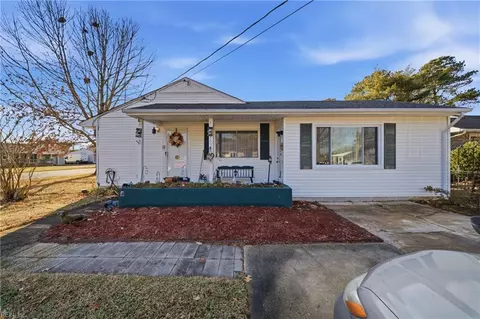 809 Seward Ln, Virginia Beach, VA 23451