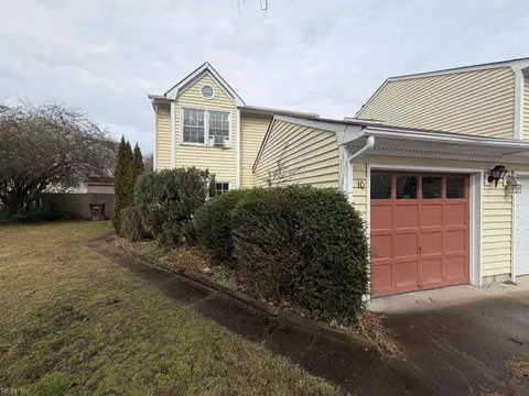 10 Warwick Cir, Chesapeake, VA 23320
