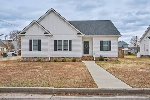 322 12th St, West Point, VA 23181