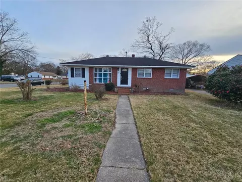 54 Saunders Rd, Newport News, VA 23601