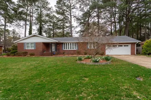 9 Fairway Dr, Portsmouth, VA 23701