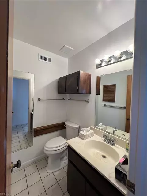Bath - 10 Zilber Ct, Hampton, VA 23669 photo 1 of 5