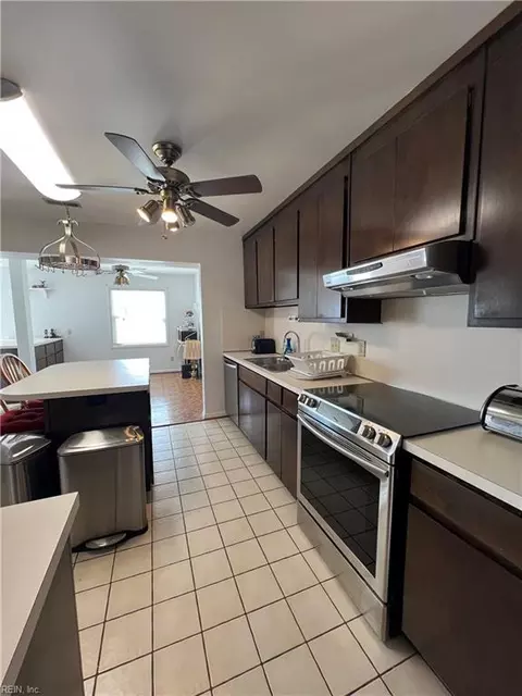 Kitchen - 10 Zilber Ct, Hampton, VA 23669 photo 1 of 3
