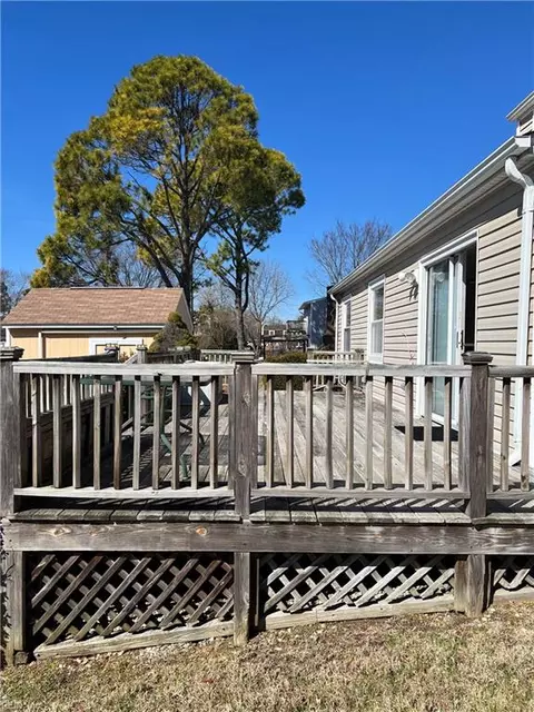 Exterior - 10 Zilber Ct, Hampton, VA 23669 photo 5 of 7