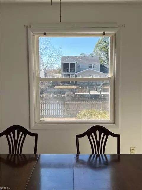 Dining - 10 Zilber Ct, Hampton, VA 23669 photo 2 of 3