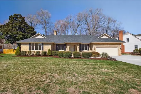 1306 Fairway Dr, Chesapeake, VA 23320