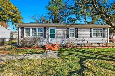 2 Watts Dr, Hampton, VA 23666