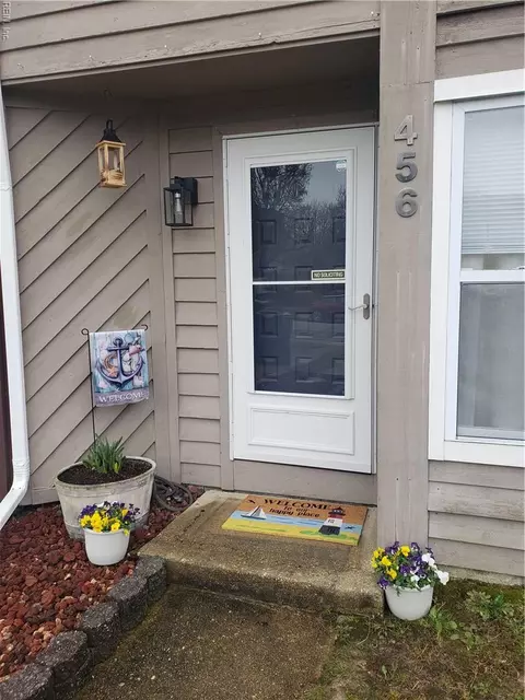 456 Falling Ln, Virginia Beach, VA 23454